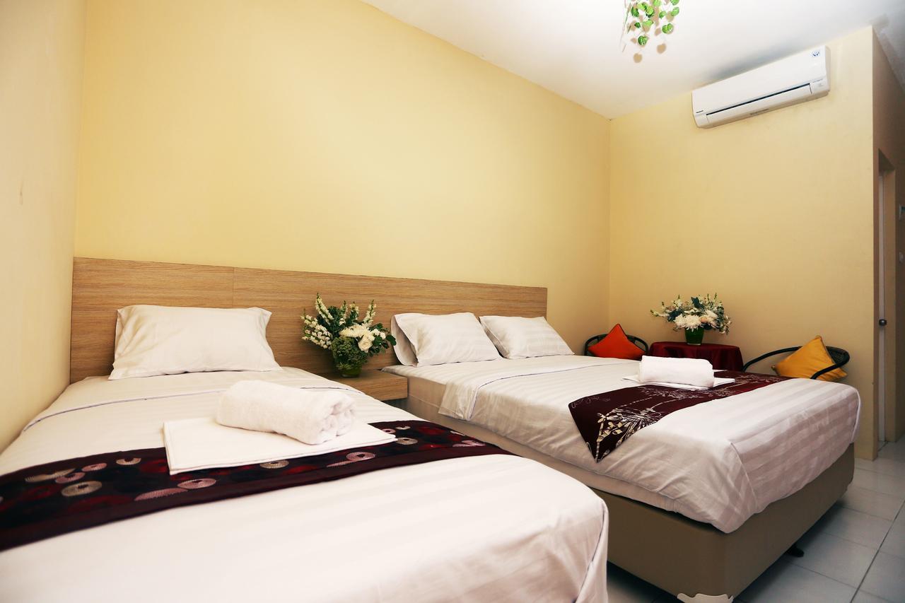 C.Stone Hotel Σουραμπάγια Εξωτερικό φωτογραφία